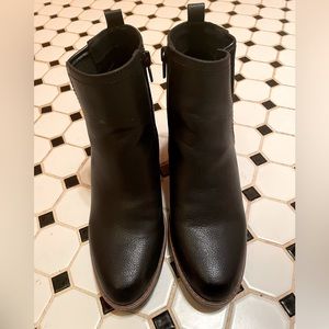 Naturalizer Madalynn Gore Lug Sole Ankle Bootie